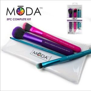 NWT - Moda Pro Makeup Brushes - 5 PC Complete Kit